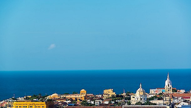 View of the historic center of Cartagena, Colombia with the Caribbean Sea visible in the background . Photo: Jess Kraft | shutterstock.com